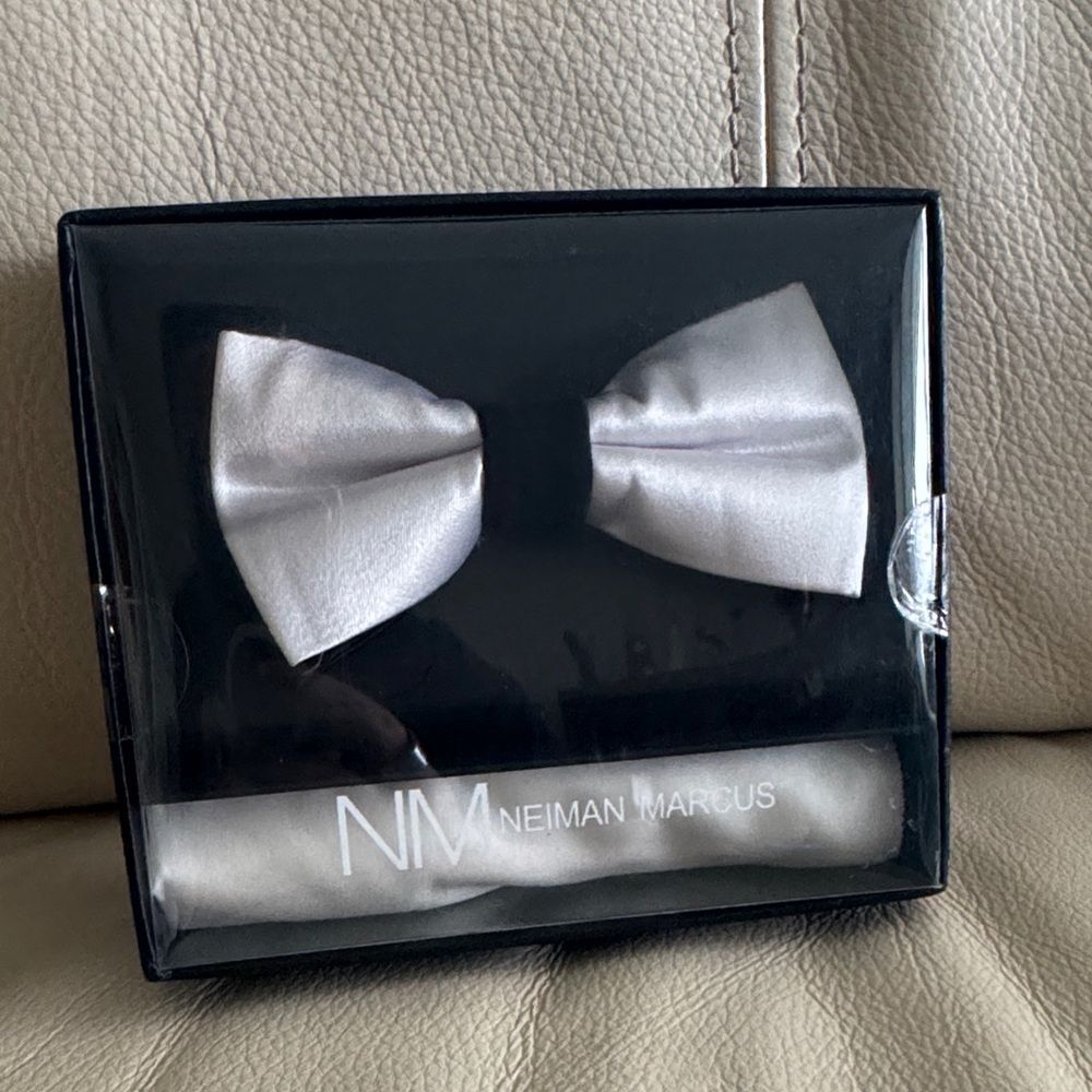 Neiman Marcus Men's White Self-Tie-Bow Tie Formal Wear- New in Box!